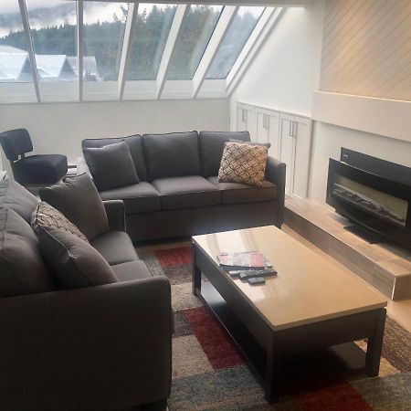 Hearthstone Lodge Loft, Village Centre, Private Hot Tub, Sleeps 6 Вістлер Екстер'єр фото